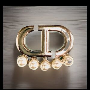 Silver-Tone Pearl Accent Women’s Fashion Brooch